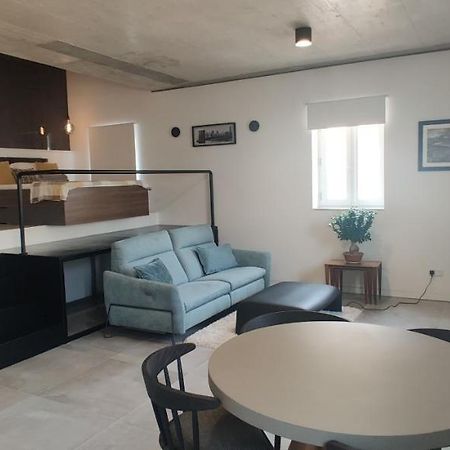No 60, 3Rd Floor, Centrally Located, Fully Equipped Studio Apt Φλοριάνα Εξωτερικό φωτογραφία